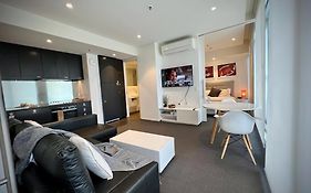 Luxury 2 Bedroom Suite Near Adelaide With A Car Park